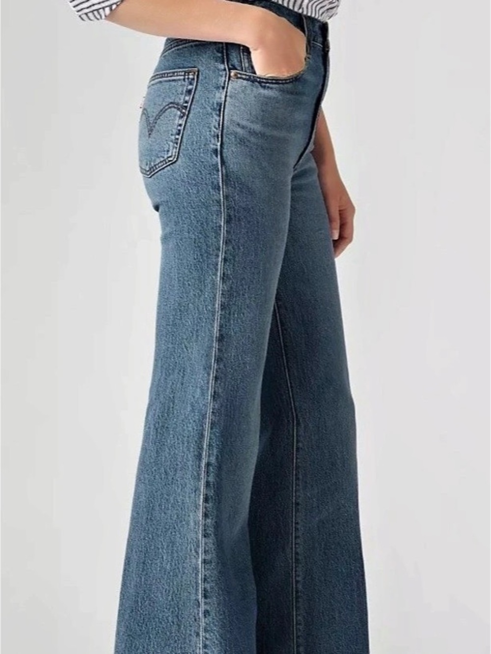 Levi’s Ribcage Bell Size 29x32 - Picture 2 of 5